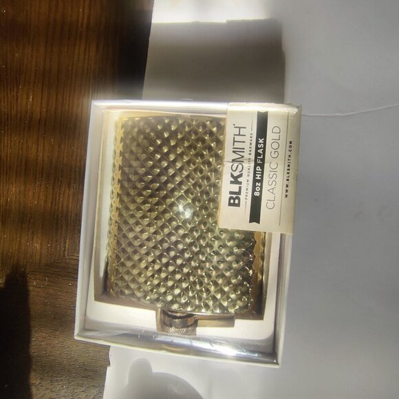 BlkSmith Premium 8oz Hip Flask in Classic Gold. Food Grade Stainless Steel. - Picture 4 of 7